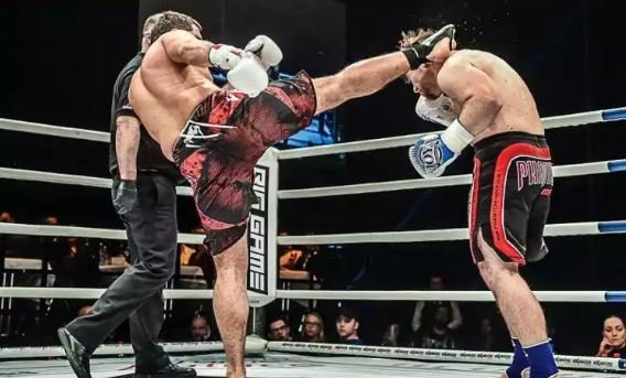 Məşhur döyüşçümüz qələbəsini şəhidlərə həsr etdi — VİDEO