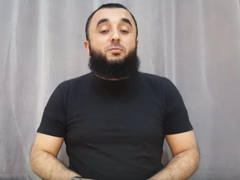 Qalmaqallı illahiyyatçı tənqidlərə cavab verdi: 