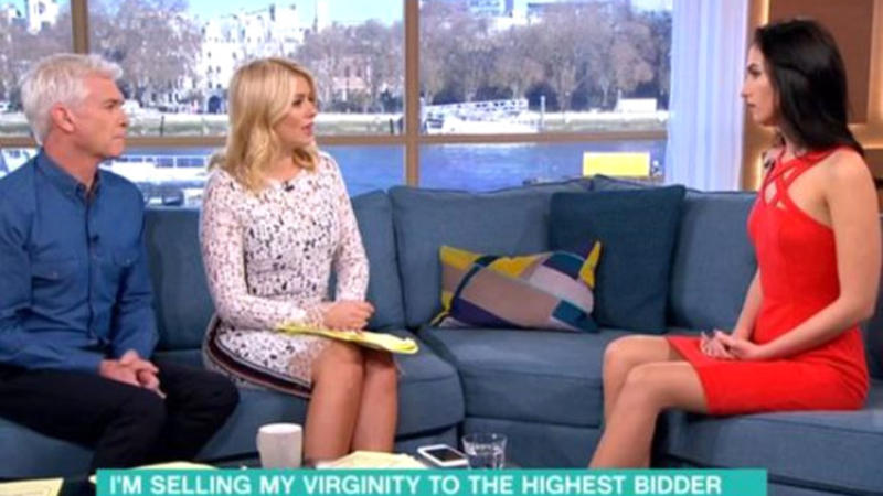 Bu da OLDU: 18 yaşlı qız canlı yayımda BAKİRƏLİYİNİ... - VİDEO