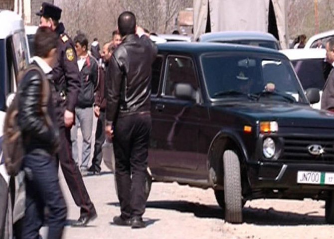 Şəmkirdə silahlı insident - 2 nəfər güllələndi