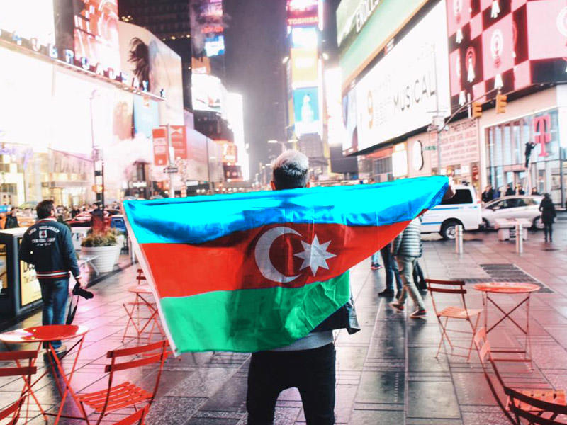 Soydaşımız Azərbaycanı Nyu Yorkda bu cür tanıtdı - VİDEO