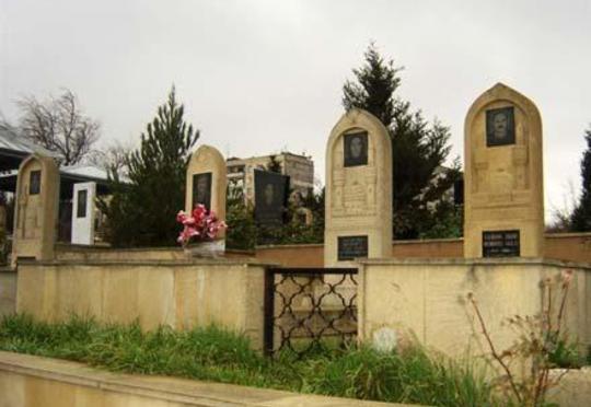 73 yaşlı erməni Bakıya gəlib - Anasının məzarını ziyarət etmək üçün