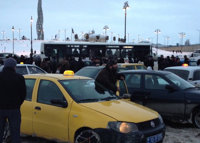 Bakıda ərindən şübhələnən qadından taksi sürücüsünə təklif: 