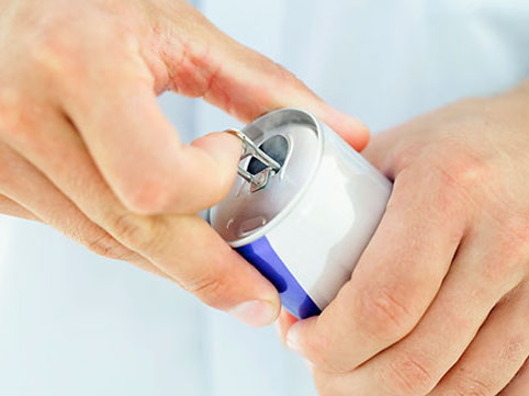 Bəzi ölkələrdə qadağan edilən içkilər Azərbaycanda niyə satılır? - Canlar hesabına ciblər dolur