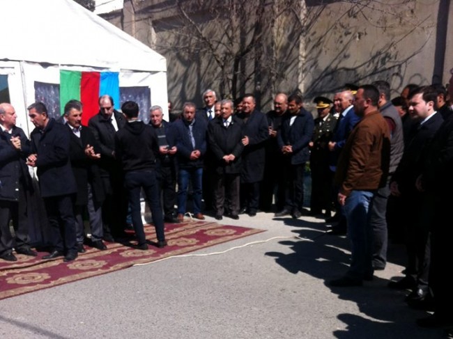 Yasamal icra başçısının yamadığı, deputatın ayaq basmadığı ŞƏHİD YOLU - Reportaj