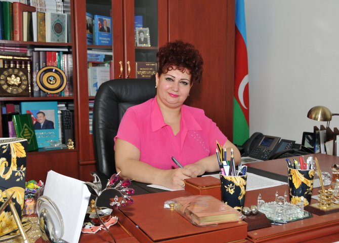 Azərbaycanda keçmiş nazir müavinindən möhtəşəm ifa - VİDEO