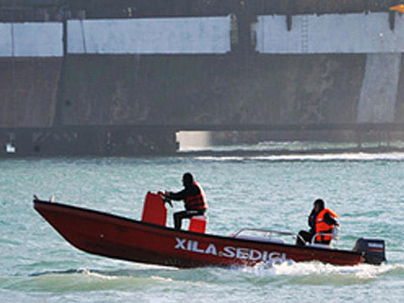 Dənizdə naməlum kişi meyiti tapıldı - İtkin düşən neftçilərə aid olub-olmaması müəyyənləşdirilir