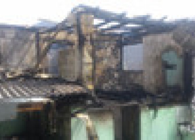 Qubada məktəb direktorunun evi yandırıldı - VİDEO