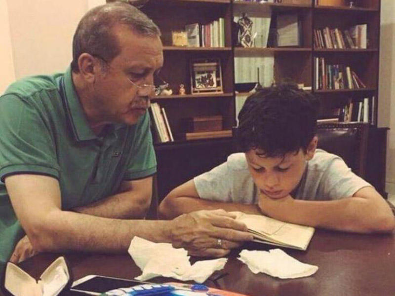 Ərdoğan nəvəsinə 