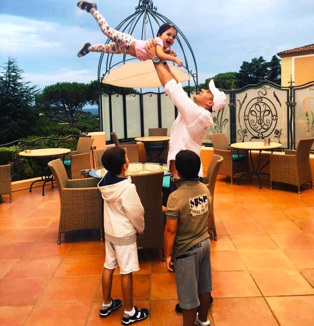 Emin Əminəni belə təbrik etdi: 