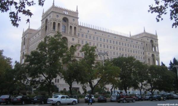 Bakının mərkəzində qumbaralar tapıldı