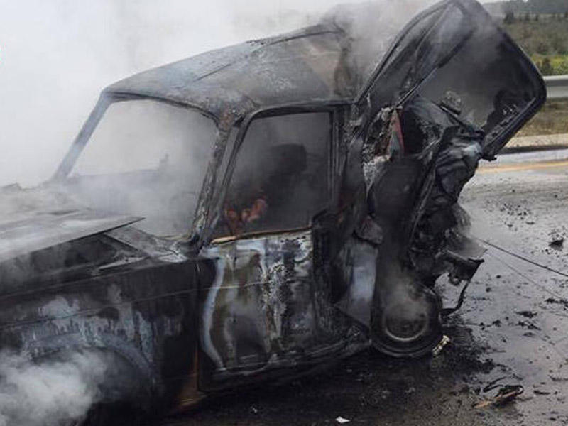 Aeroport yolunda dəhşətli qəza - 3 nəfər yanaraq öldü, 2-si qardaşdır  - VİDEO 