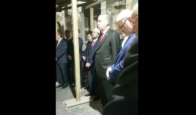 Ərdoğan qələbədən sonra Sultanın məzarına getdi... ”Quran” oxudu - FOTO 