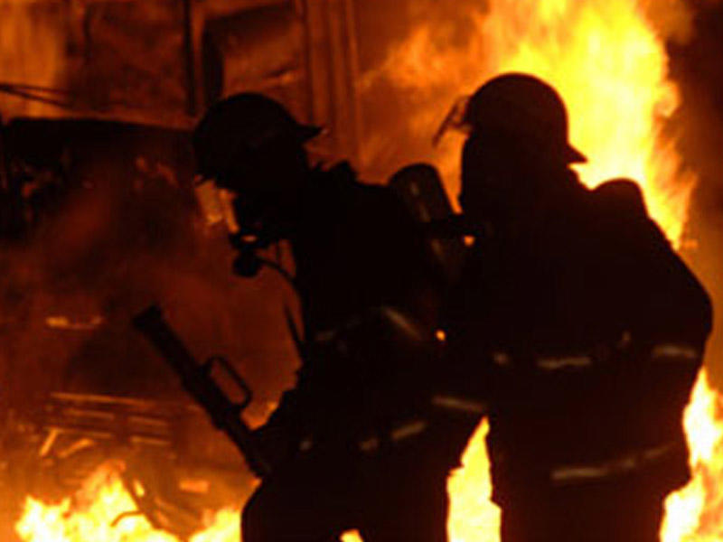 Paytaxtda çoxmərtəbəli binada yanğın - VİDEO