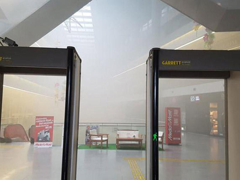 İstanbulda ticarət mərkəzi YANIR - VİDEO