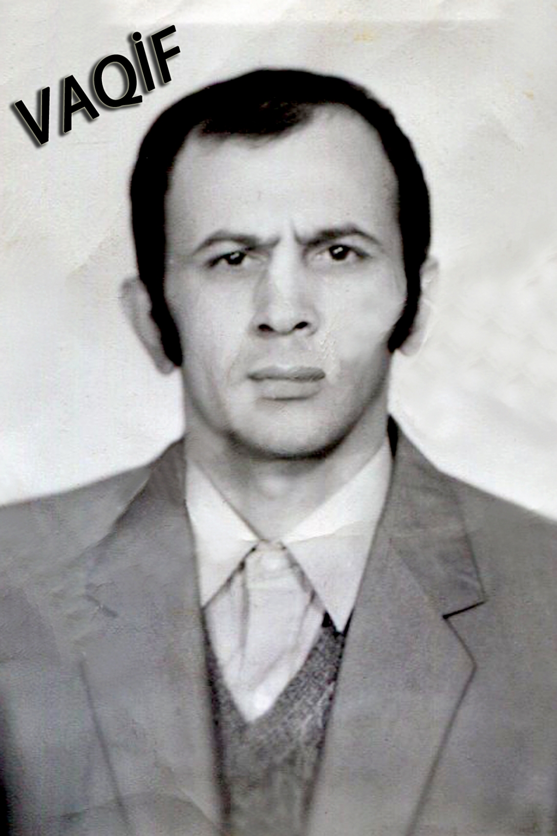 “Sxodka kralı” olan azərbaycanlı “oğru”nun məzarına xaç qoyuldu: İLGİNC FOTO