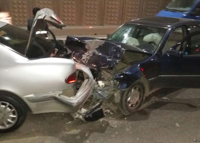 Bakıda zəncirvari qəza - böyük tıxac, 2 yaralı