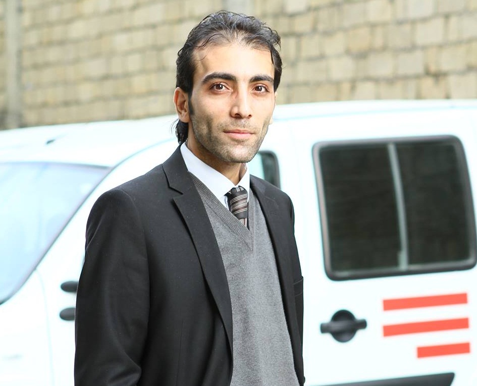 Jurnalist intihar həddinə çatdı: “Bu gün Abşeron RİH-in qabağında yandıracağam” – DETALLAR