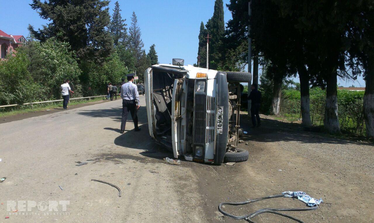 Bakı-Qazax yolunda MİKROAVTOBUS AŞDI: Yaralılar var