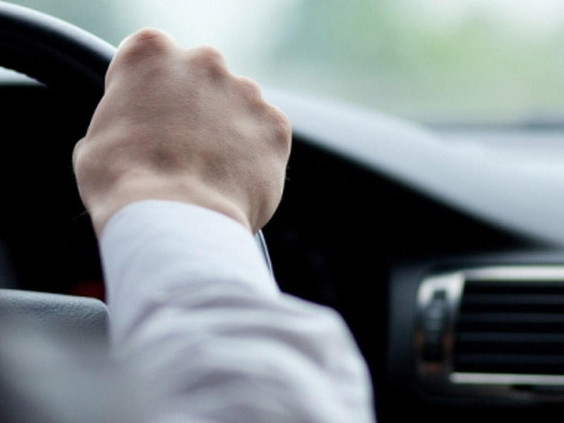 Azərbaycanda sürücü sükan arxasında keçindi