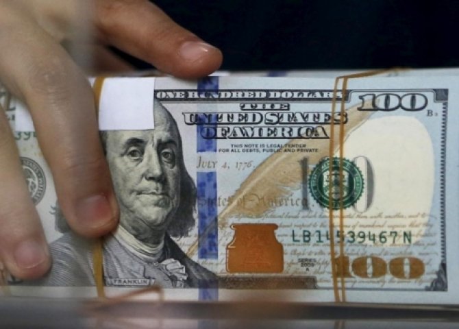 Dollar ucuzlaşdı - Rəsmi