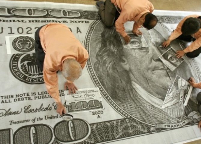 “Qara bazar”da dollar ucuzlaşdı