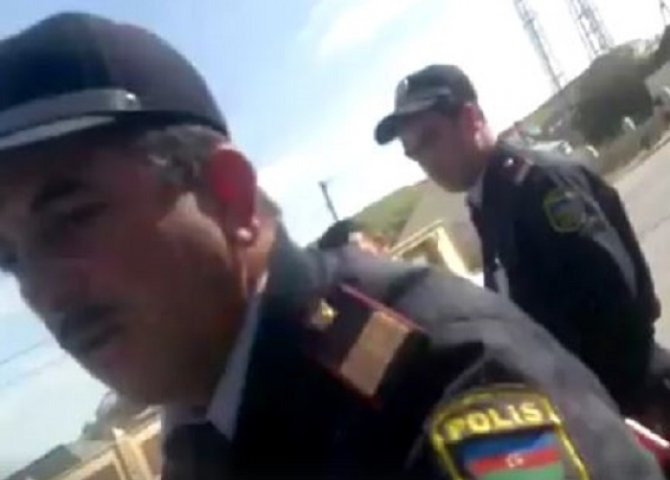 Bakıda sürücü ilə polis arasında mübahisə: 