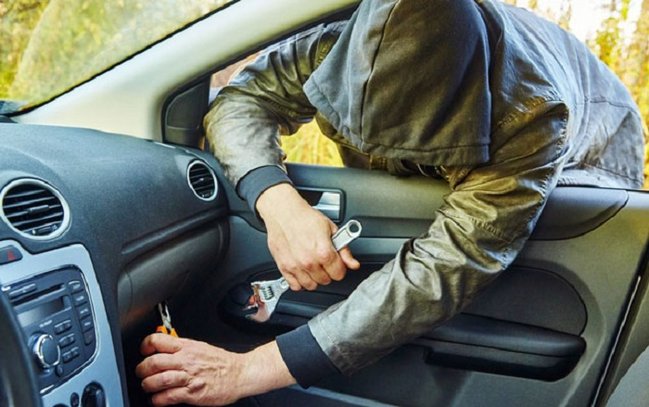 Azərbaycanlı müğənninin başına iş gəlib - MAŞININDAN OĞURLUQ EDİLİB