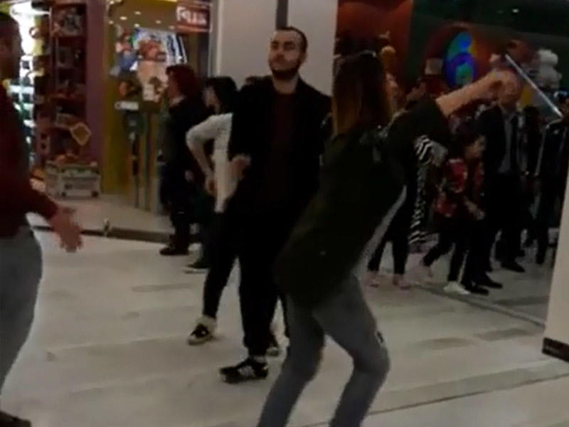 28 Mall-da maraqlı anlar - Bir rəqslə interneti 