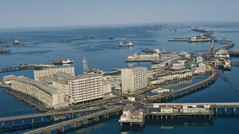 Güclü külək səbəbindən 200-dən çox neftçi təxliyə olundu