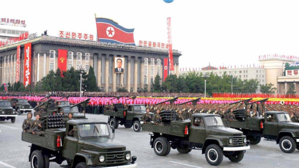 Müharibəyə hazırlaşan ölkənin ən güclü silahı: Milyonlarla qadın-kişi əsgər, 10 il hərbi xidmət  və tarlalarda iş - FOTOLAR