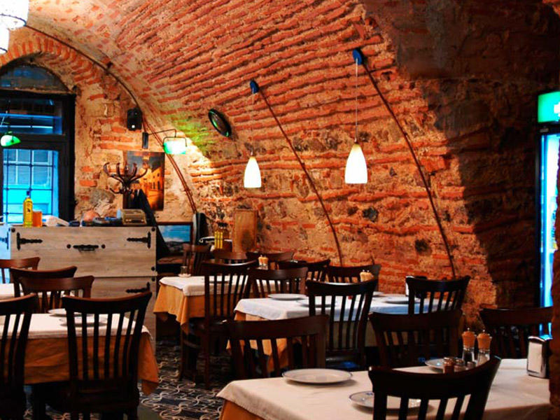 Bakı restoranında erməni mahnısı -