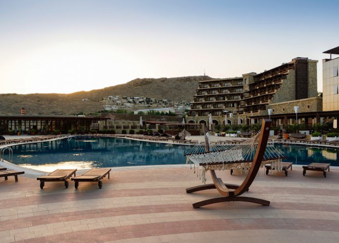 Bakıda dənizkənarı məşhur obyektlər sevgililərə qənim kəsilib: 