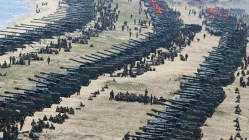 Yüzlərlə tank və top SƏRHƏDƏ YERİDİLDİ: hər an müharibə başlaya bilər - VİDEO