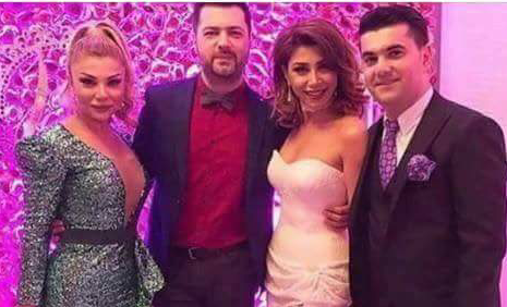 Tanınmış xanım teleaparıcının çantasından çıxan hər kəsi şok etdi - FOTO (18+)