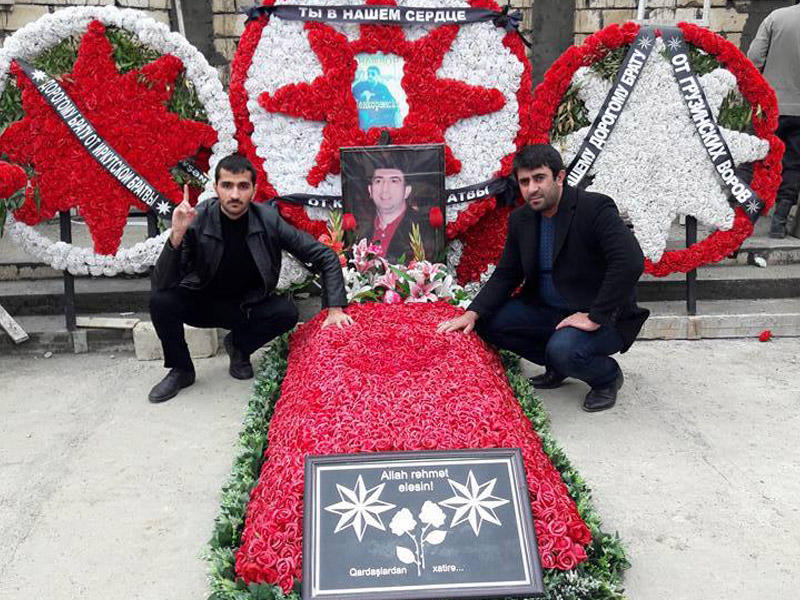 Rövşən Lənkəranskinin məzarı başında tikinti gedir - FOTO
