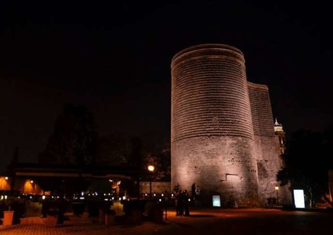 Qız Qalasının yanında qətlə yetirilmiş meyit tapıldı