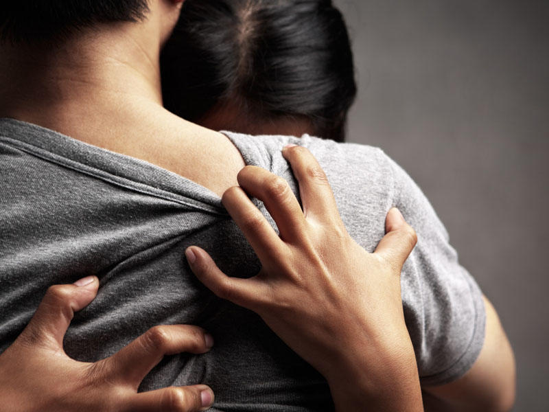 17 yaşlı qız evə oğlan gətirdi, 