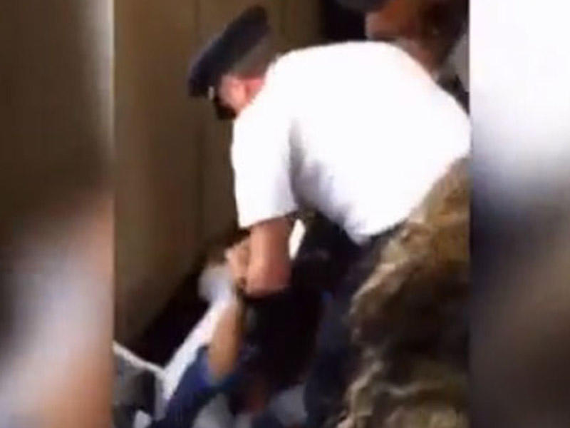 QALMAQAL: Pilot qadın sərnişini yumruqladı - VİDEO