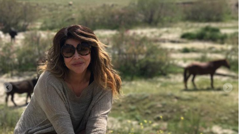 46 yaşlı Xalq artisti Xızıya mini şortu ilə gəldi və HAMINI... - FOTOLAR