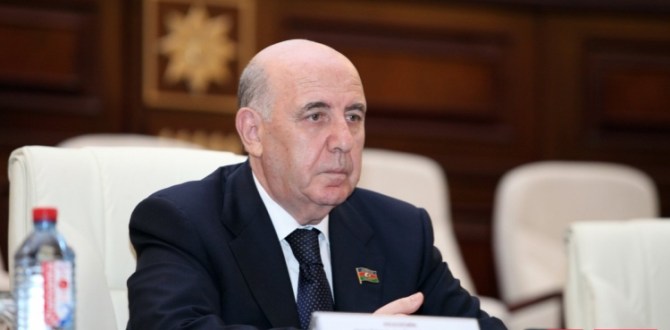 Deputatın oğlu Milli Məclisə məxsus avtomobil nömrəsini necə özününküləşdirib..?