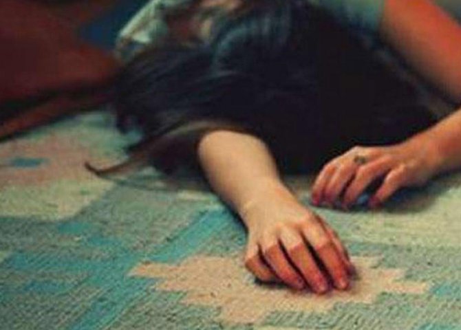 Bakıda 23 yaşlı qız damarlarını doğradı