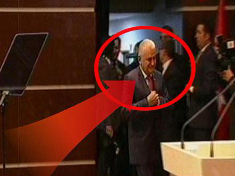 Baş nazir gözyaşlarını saxlaya bilmədi - VİDEO