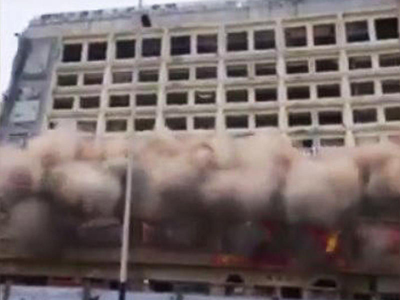 Çində 12 mərtəbəli bina uçdu - VİDEO