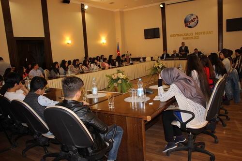 “Gənclərin multikultural biliklərinin artırılması” mövzusunda “Dəyirmi masa” keçirilib - FOTOLAR