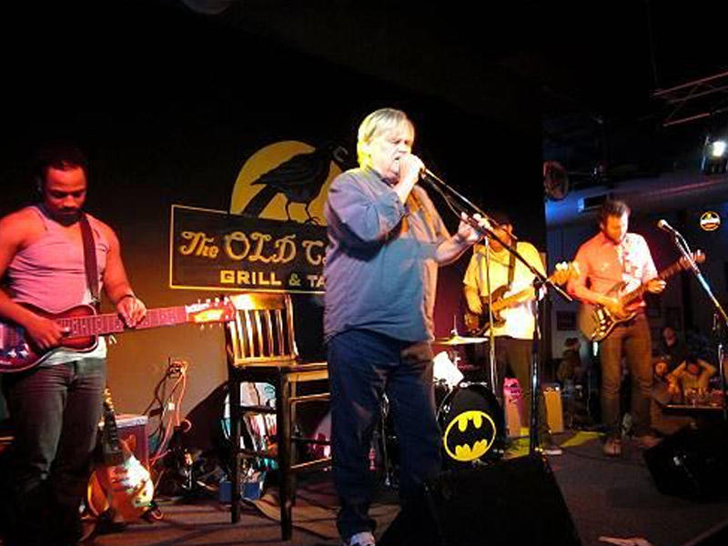 Öz yubileyində səhnədə öldü - Heç kim yaxınlaşmadı - VİDEO