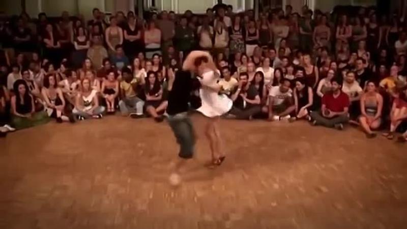 Kişiləri bihuş edən çılpaq qızların seksual HƏRƏKƏTİNƏ BİR NƏFƏR DÖZƏ BİLMƏDİ və... - VİDEO