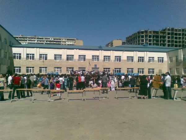 Bakıda manyak peyda oldu: Məktəbli qızlara yaxınlaşır…