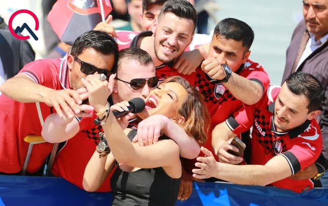 Röya kişilərin ağuşunda - FOTOLAR