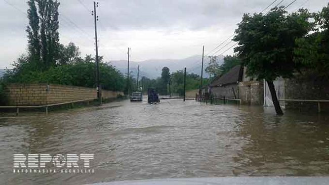 Qaxda DƏHŞƏTLİ FƏLAKƏT: sakinlər qorxu içində - FOTOLAR